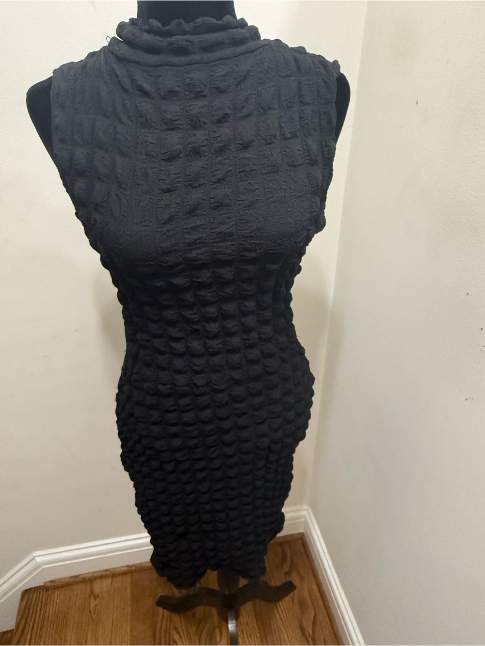 Women's Textured Sleeveless Black Dress